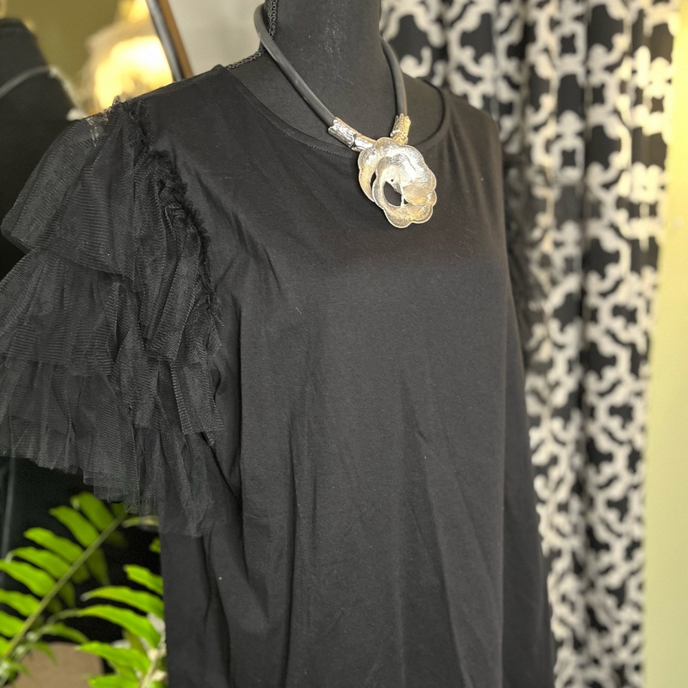 This is so cute and sassy black tulle sleeves from Oddy
